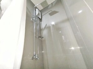 Appartement, uitzicht op de stad | Badkamer