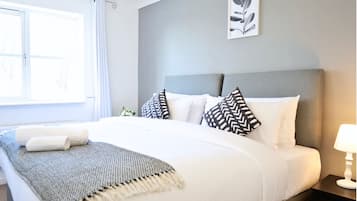 2 bedrooms, in-room safe, desk, iron/ironing board