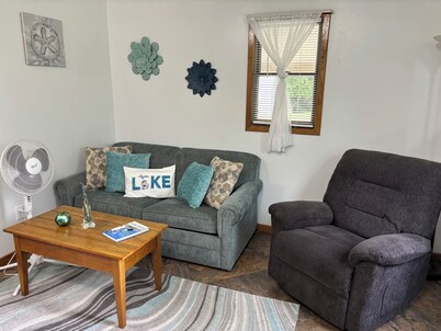 "Beachy Bungalow" cottage in  Harbor Beach - Perfect getaway spot