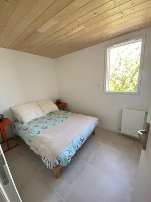 2 bedrooms, iron/ironing board, travel cot, WiFi - 2-minute walk from the beach, single-storey apartment with sea view (CRICQUEBOEUF)