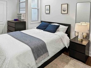 3 Schlafzimmer, Schreibtisch, Bügeleisen/Bügelbrett, Reisekinderbett