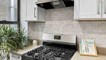 冰箱、微波炉、烤箱、炉灶