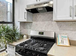 Fridge, microwave, oven, stovetop - NYC XL 3 bedroom 4 bed Brownstone Gem ! (New York)