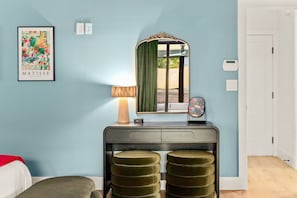 4 bedrooms, desk, iron/ironing board, travel cot
