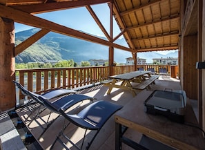 屋外ダイニングエリア