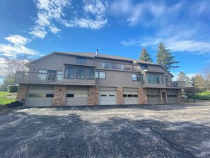 Exterior - Awesome Condo in Acme, Michigan (Williamsburg)