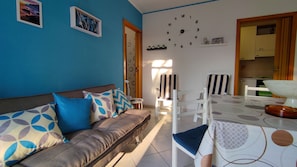 Smart TV, books - " Stella Marina " on the coast of Agrigento - 
5 minutes from the sea (Porto Empedocle)