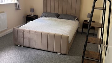 1 habitación, tabla de planchar con plancha, wifi y ropa de cama