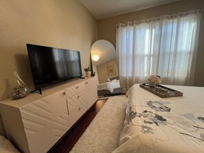 2 bedrooms, free WiFi, bed sheets - Apartment in St. Petersburg - Minutes from Downtown (St. Petersburg)