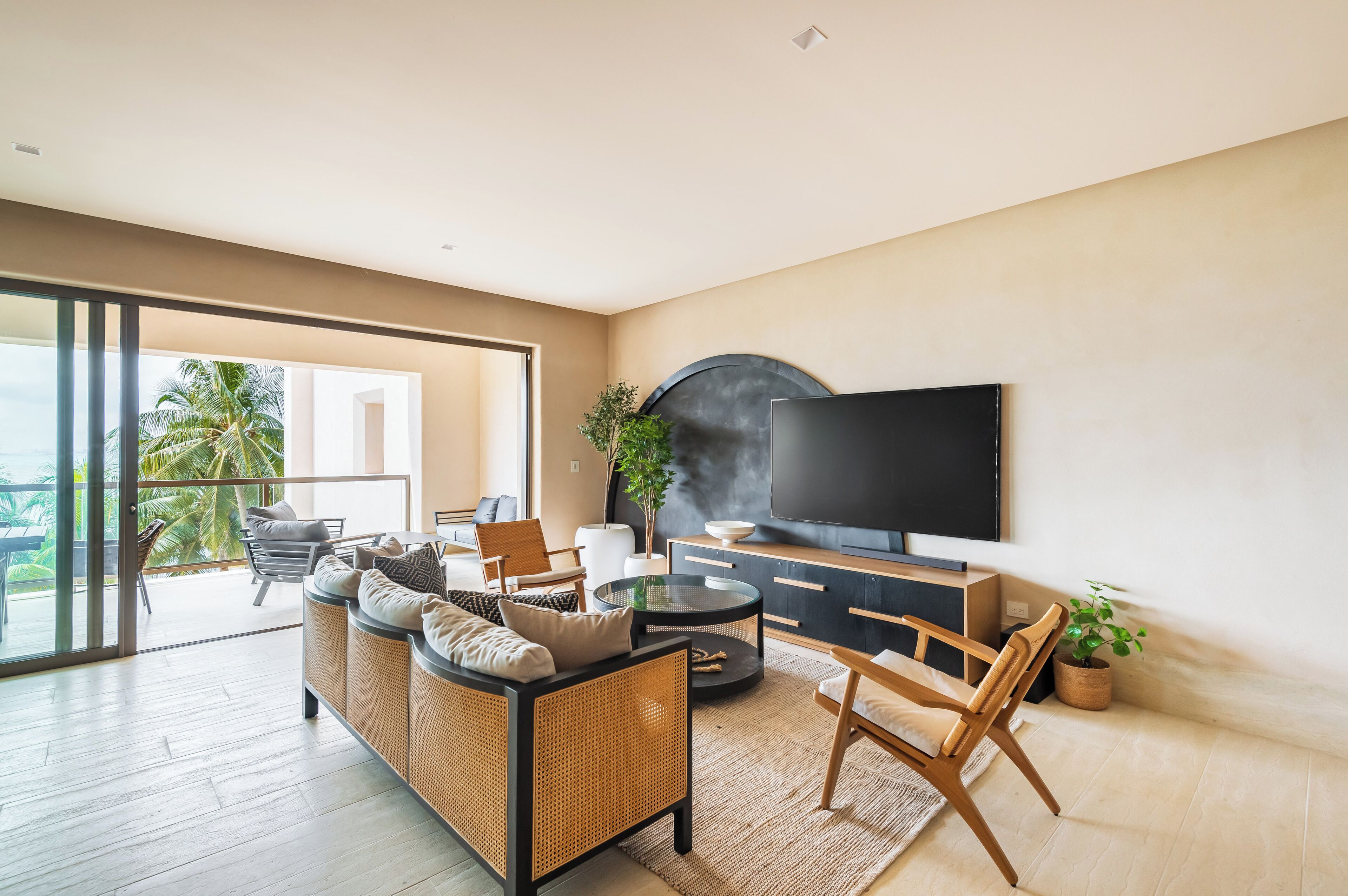 精緻公寓, 海景 | 起居區 | 50-吋平面電視，提供數位頻道