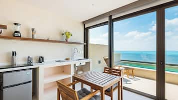 Appartement Design, 1 très grand lit, piscine privée, vue mer