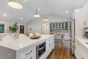 Fridge, microwave, oven, stovetop - Upscale Secluded Home w/Central AC, Pool & Firepit (Centerville,)