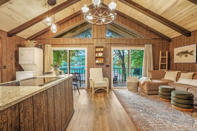 Charming Cabin on Lake Malone – Perfect Getaway! ~Lakefront w/ firepit~