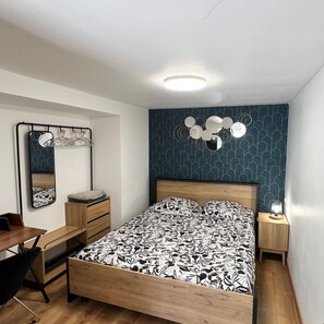 1 bedroom, desk, iron/ironing board, free WiFi