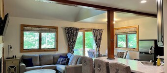 Comfy Bear ~ Ski In/Out Remodeled 2 bedroom/2 bath Condo at Snowriver!