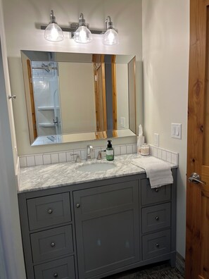 Shower, hair dryer, towels, soap - Comfy Bear ~ Ski In/Out Remodeled 2 bedroom/2 bath Condo at Snowriver! (Wakefield)