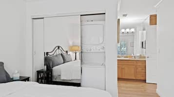 2 bedrooms, iron/ironing board, internet, bed sheets