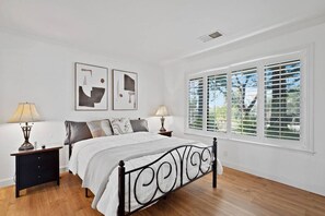 2 chambres, fer et planche à repasser, accès Internet, draps fournis