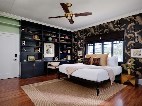 10 bedrooms, iron/ironing board, WiFi, bed sheets