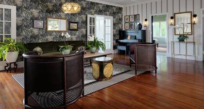 Historic Maui Estate âą Weddings & Groups