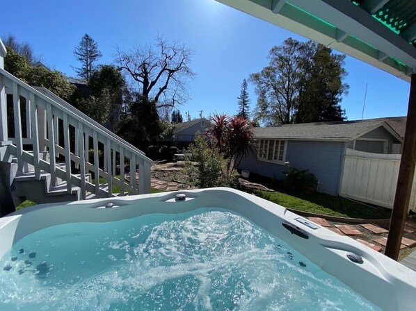 Bañera de hidromasaje exterior