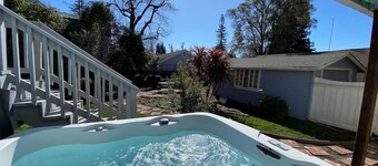 Downtown Napa HOT TUB Retreat - 3 Bed l 2 bath