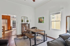Dining - Hot Tub | PRIME DWTN NAPA | 3 bed | 2 Bath (Napa)