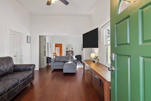 TV - Hot Tub | PRIME DWTN NAPA | 3 bed | 2 Bath (Napa)