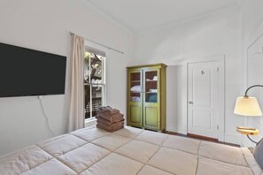 2 bedrooms, iron/ironing board, Internet, bed sheets