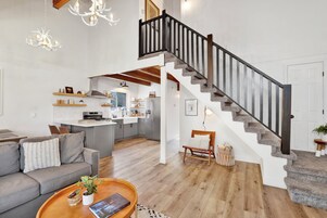 เคบิน, หลายเตียง, อ่างน้ำร้อน, วิวภูเขา | ภายใน