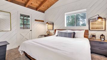 3 habitaciones, decoración personalizada y muebles diferentes