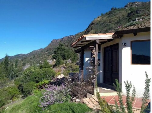 Armonía.  Cabaña de 2 alcobas.  Un lugar para descansar o trabajar vía WiFi