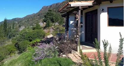 Cozy 2-bedroom cabin in quaint Sutatausa with WiFi