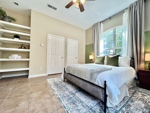 1 bedroom, iron/ironing board, WiFi, bed sheets - Villa Mia: Charming, Luxury Mini Villa Near Downtown, DFW, Cedar Ridge (Dallas)