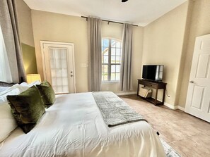 1 bedroom, iron/ironing board, WiFi, bed sheets - Villa Mia: Charming, Luxury Mini Villa Near Downtown, DFW, Cedar Ridge (Dallas)