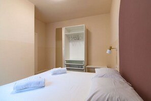 1 室のベッドルーム、アイロン / アイロン台、WiFi、ベッドシーツ