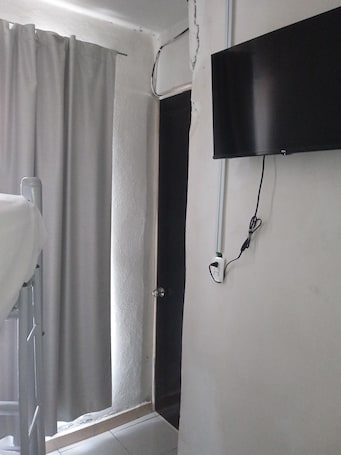 Basic Twin Room | Free WiFi