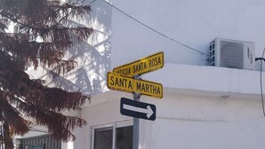 A street sign with directions to Santa Rosa and Santa Martha. - Santa Rosa 4Rest (Apodaca)