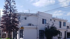 A white building with a sign reading "SANTA MARIA" and a clear sky. - Santa Rosa 4Rest (Apodaca)