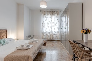 2 chambres, fer et planche à repasser, Wi-Fi, draps fournis