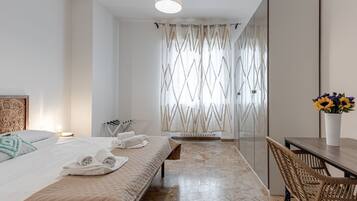 3 dormitorios, escritorio, tabla de planchar con plancha y wifi