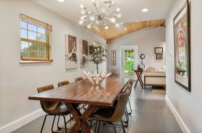 Old Town Central Station - A home with charm!