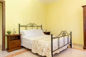 1 bedroom, in-room safe, WiFi, bed sheets