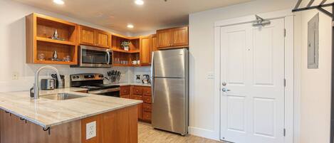 Fridge, microwave, stovetop, dishwasher