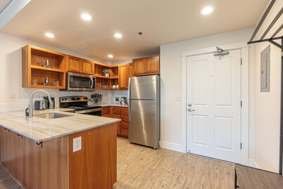 Charming Studio Near University of Oregon with Fast Wi-Fi and Parking!