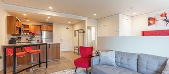 Charming Studio Near University of Oregon with Fast Wi-Fi and Parking!