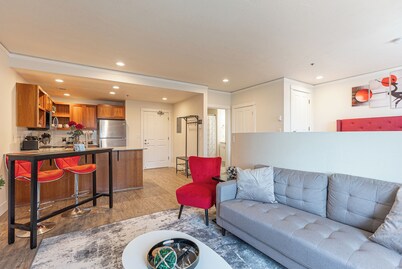 Charming Studio Near University of Oregon with Fast Wi-Fi and Parking!