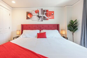 Skrivebord, wi-fi og sengetøy