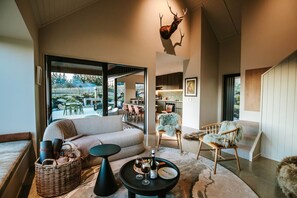 Living area - Ranger's Retreat - Secluded - Sleeps 4 (Lake Hawea)