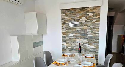 Luxuriöse Zweizimmerwohnung mit Whirlpool, Grill, Privatparkplatz und Meerblick
